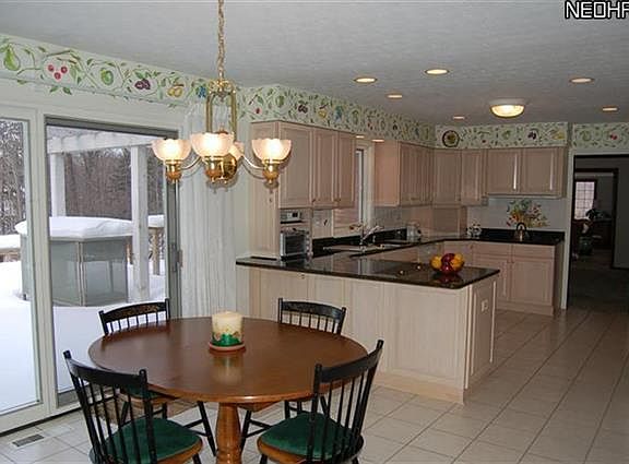 4th image of 1030 W Hill Dr