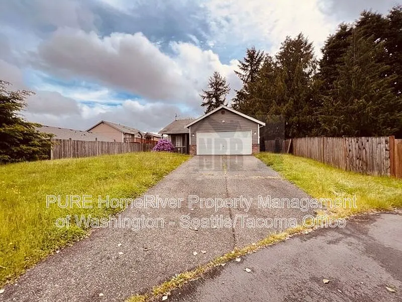 3 bed, 2.0 bath, 1206 sqft — Photo 2