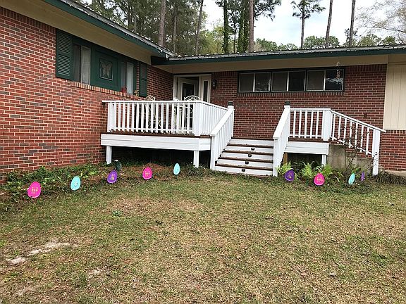 4th image of 14 Pine Hill Dr