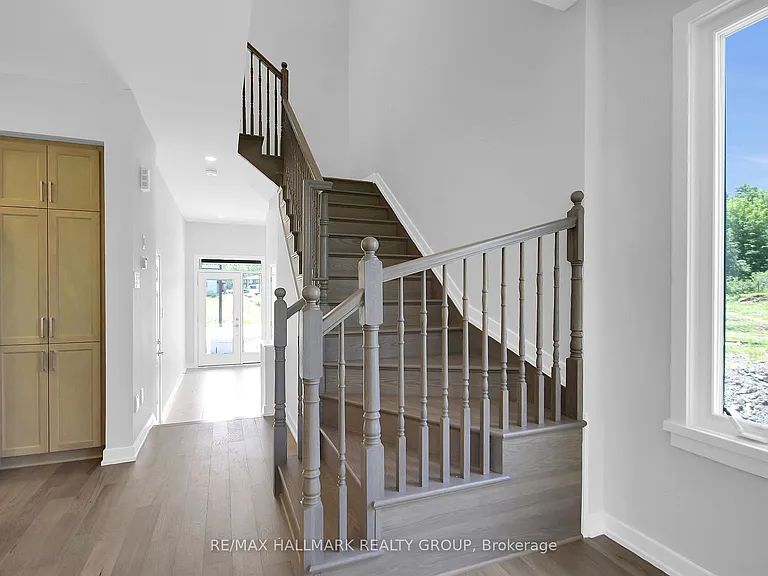 749 Newstead Cres — Photo 23