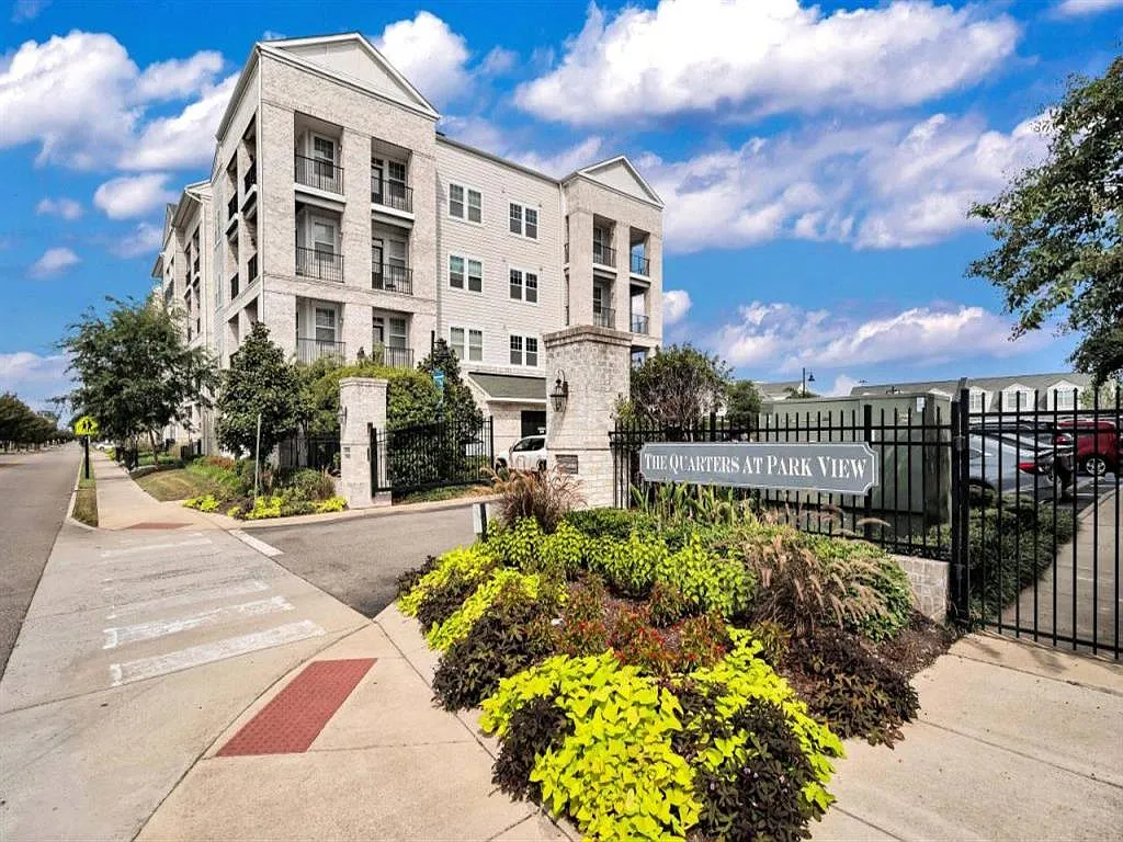 The Quarters at Park View — Photo 1