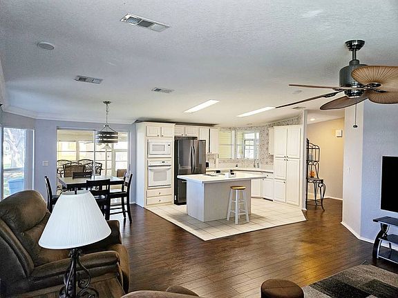 4th image of 1315 Las Brisas Ln