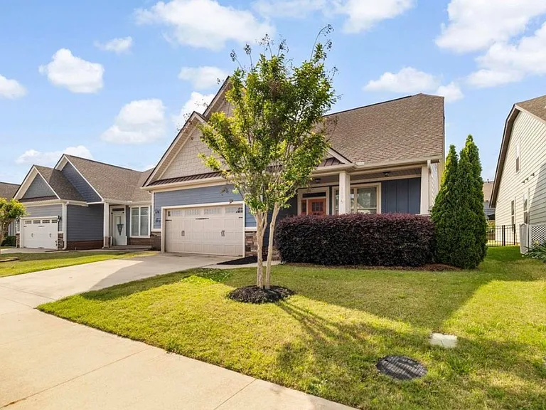 180 Bur Oak Dr — Photo 2
