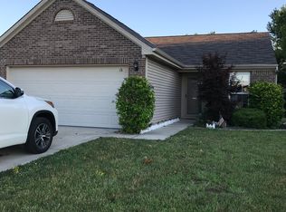 1372 Pencross Ln, Greenwood, IN 46143