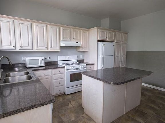 Eat-in Kitchen
