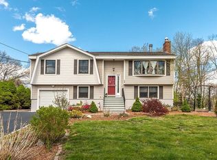 16 Ruthven Ave, Burlington, MA 01803