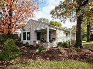 960 San Lucia Dr SE, East Grand Rapids, MI 49506