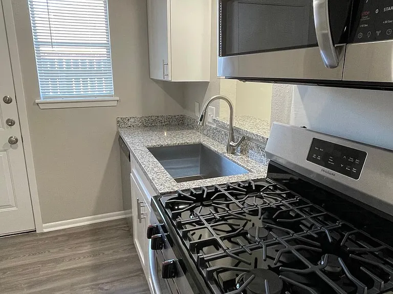 521 Ferguson St #A1 — Photo 5