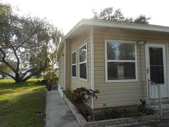 3rd image of 2211 Miramont Cir