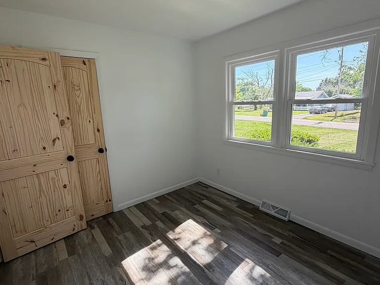1712 N Stevens Ave — Photo 8