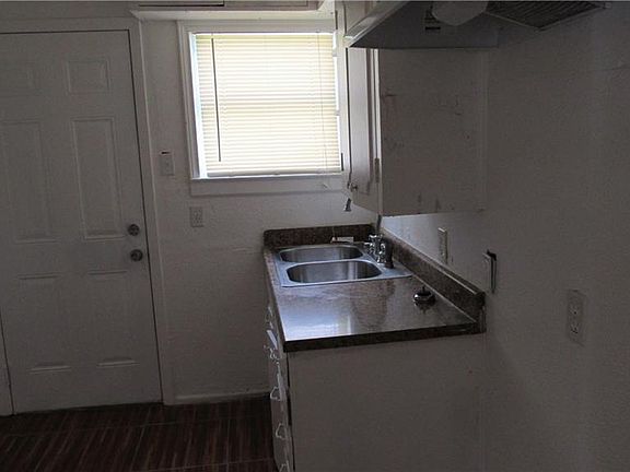 2nd image of 2411 Kathleen Ave