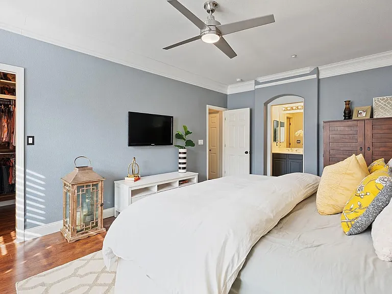 325 Casselino Dr — Photo 6
