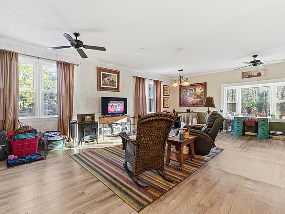 3rd image of 84 Alpine Dr