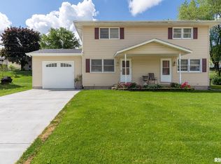 3109 Sunburst Dr, Bettendorf, IA 52722
