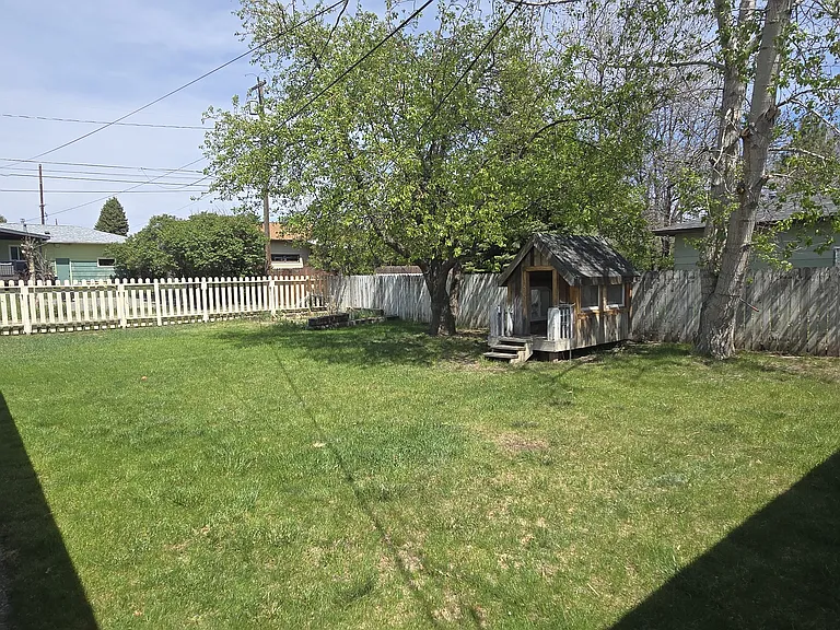 605 27th Ave NE — Photo 26