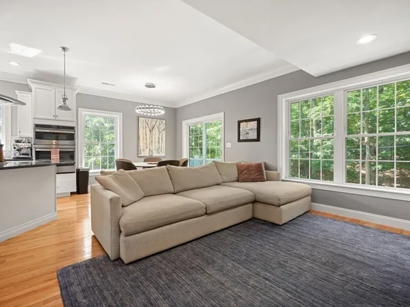 133 Chestnut St Unit 2, Brookline, MA 02445
