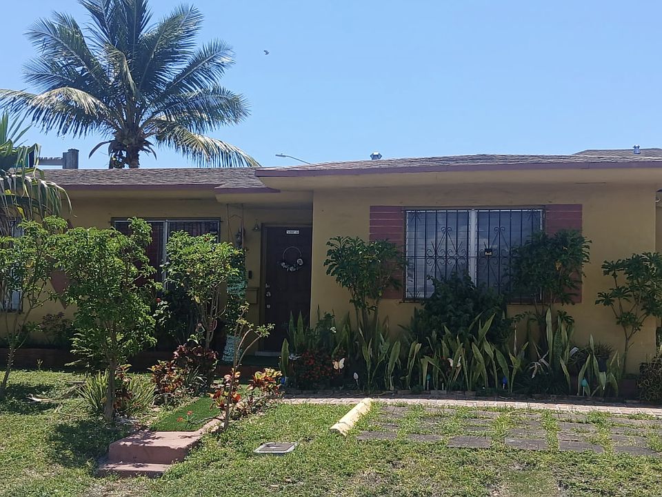 1st image of 1702 NW 5th St