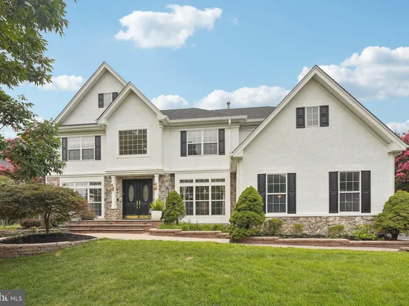 45 Wood View Dr, Mount Laurel, NJ 08054