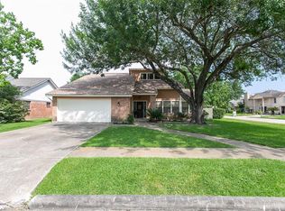 1 Thunderbird Cir, Baytown, TX 77521