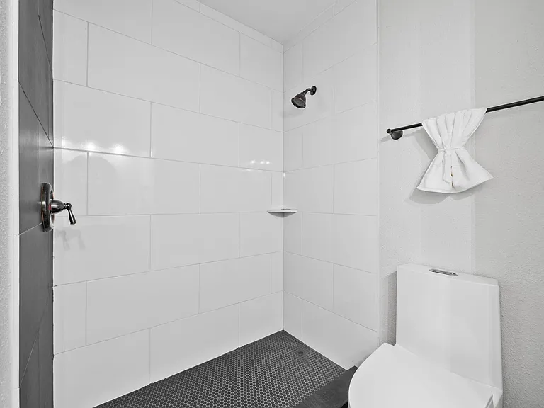 3831 Landmark Dr — Photo 10