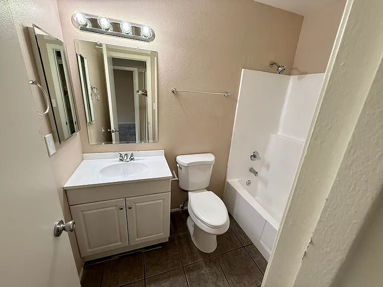 5847 N 48th Dr — Photo 8