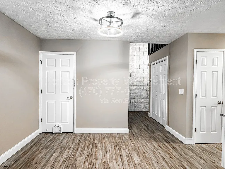 233 Goshen Ln — Photo 3