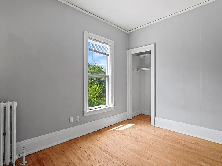 2933 N Maryland Ave — Photo 8