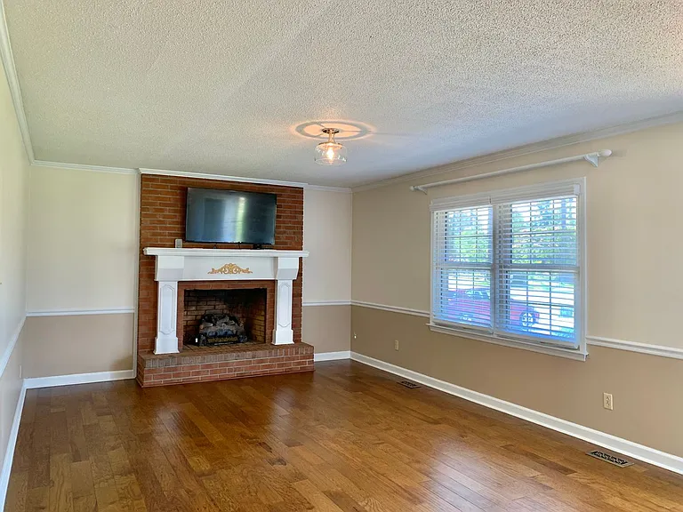 213 Dogwood St — Photo 8