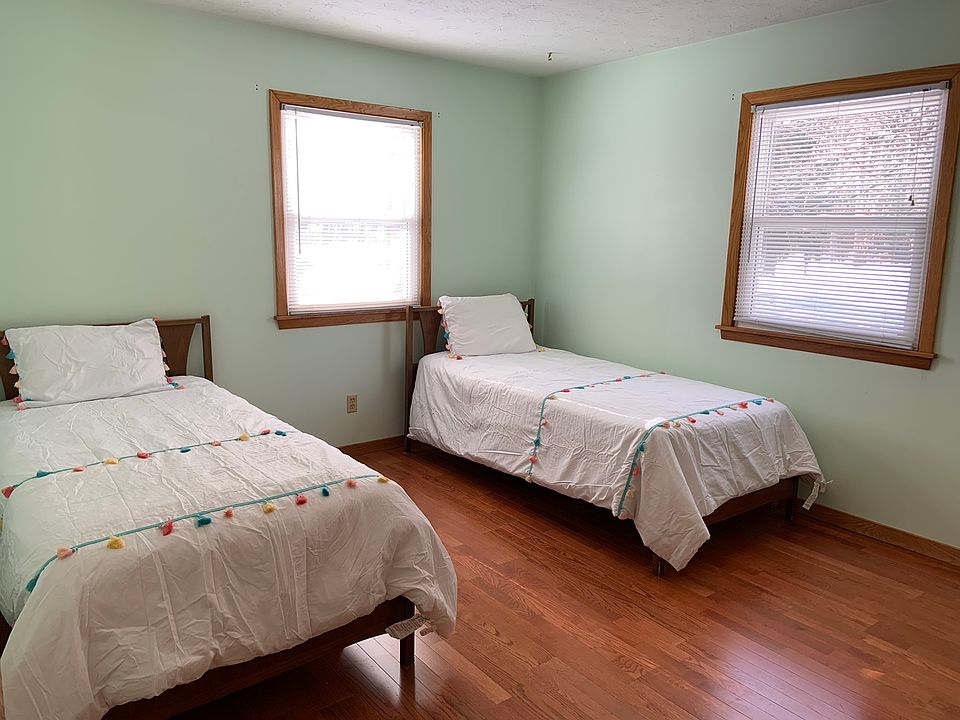 2nd image of 108 W Ingleside Dr