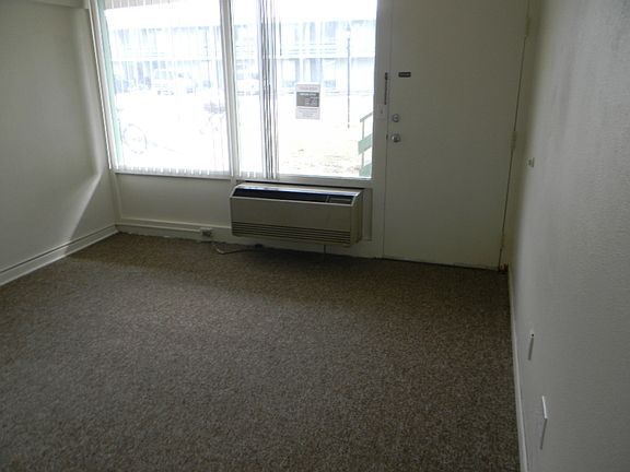 4th image of 655 Riverview Dr #136