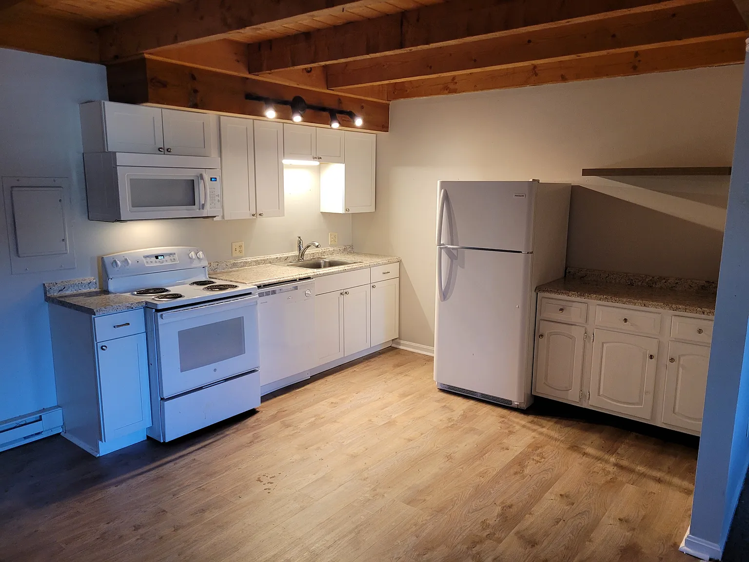 1 bed, 700 sqft, $1,775 — Photo 2