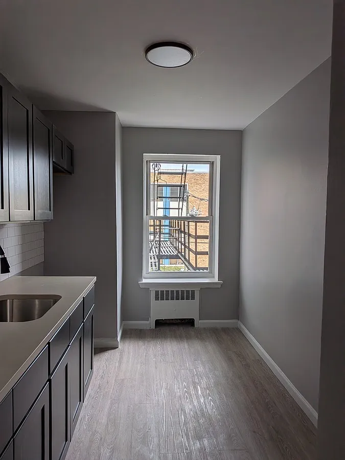 Building Photo - 1278 Clinton Ave #3A