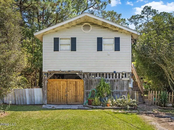 3532 E James Cir, Pass Christian, MS 39571