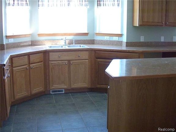 5th image of 25942 Brookview Blvd