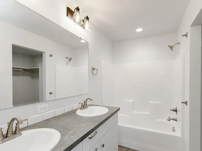 765 SW Alpha St — Photo 14