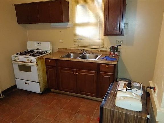 3rd image of 8306 Cedar Ave