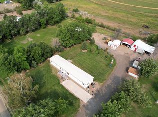 906 E Wren Ln, Glendive, MT 59330