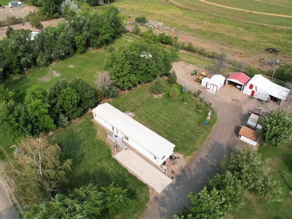 906 E Wren Ln, Glendive, MT 59330
