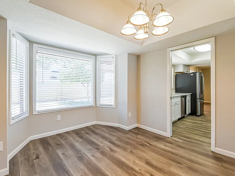 301 E Keogh Dr — Photo 6