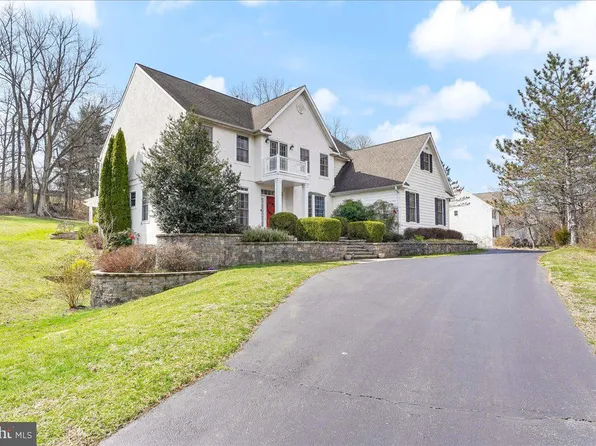 1075 Loraine Dr, Garnet Valley, PA 19060
