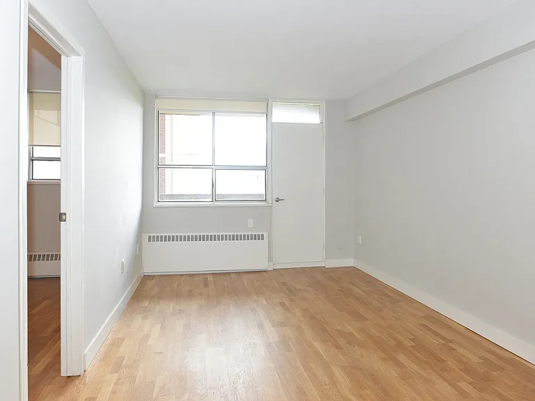 230 Oak St — Photo 45