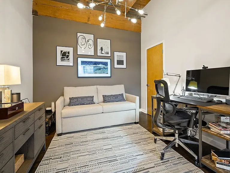2201 W Wabansia Ave #10 — Photo 20