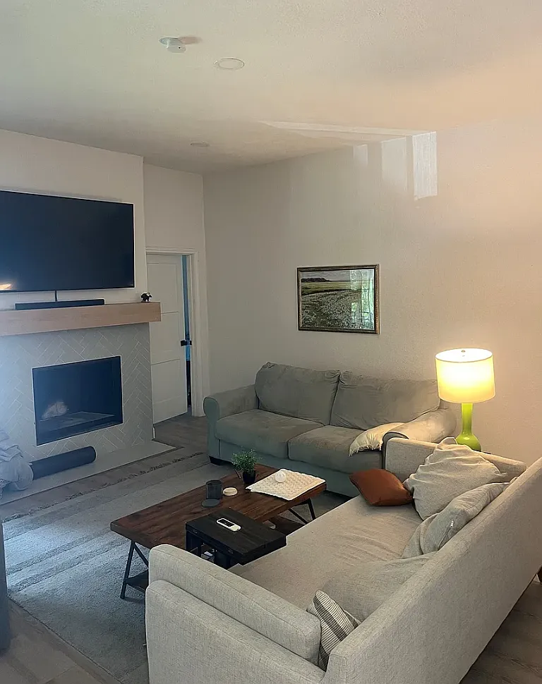 3 bed, 1221 sqft, $3,200 — Photo 2