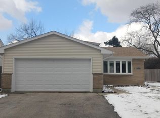 460 N Fairlawn Ave, Mundelein, IL 60060