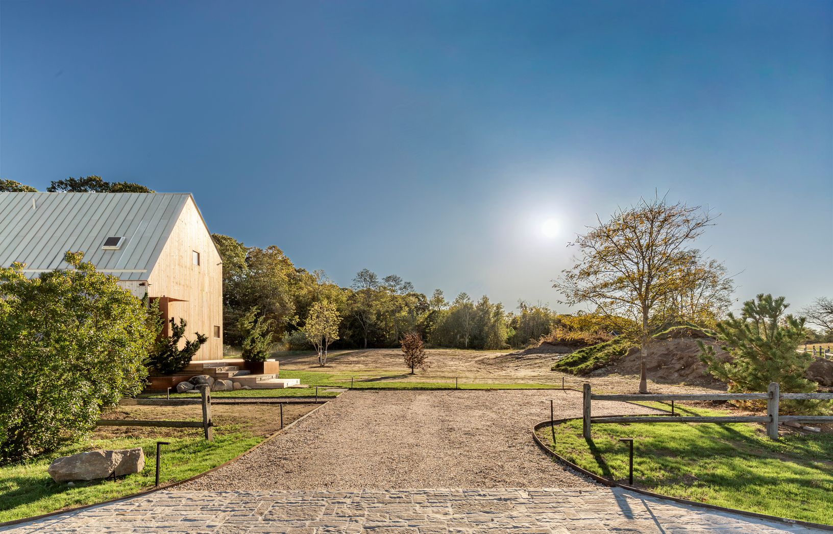  Parking area /driveway