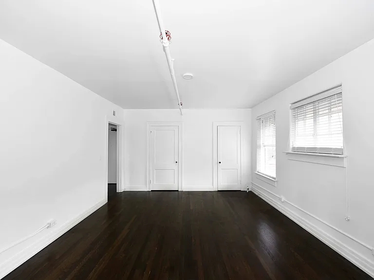 Huge Windows for Maximum Natural Sunlight