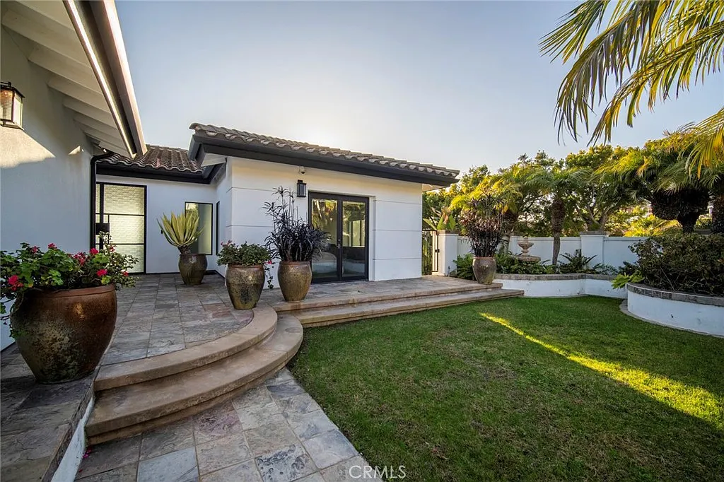 4 bed, 4.5 bath, 3770 sqft, $18,500 — Photo 3