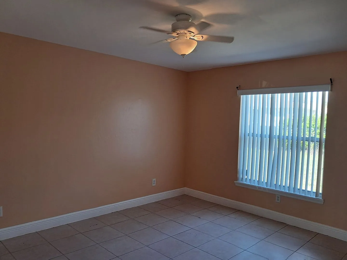 Beautiful Lehigh Home $500 off 1st month rent — Photo 4