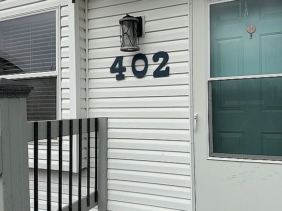 3rd image of 402 W Elder St