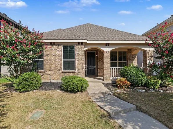 800 Whitemarsh Dr, Aubrey, TX 76227